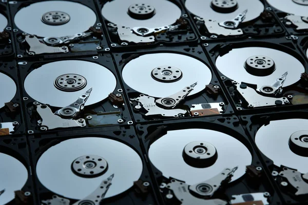 디스크 드라이브 수많은 드라이브가 드라이브 내부의 클로즈업 기술의 선택적 — 스톡 사진