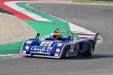 Scarperia, 2 Nisan 2023: # 22 Chevron B31 yıl 1975 Mugello Classic 2023 tarihinde İtalya 'daki Mugello Pisti' nde görev yaptı..