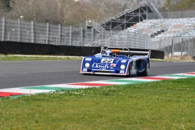Scarperia, 2 Nisan 2023: # 22 Chevron B31 yıl 1975 Mugello Classic 2023 tarihinde İtalya 'daki Mugello Pisti' nde görev yaptı..