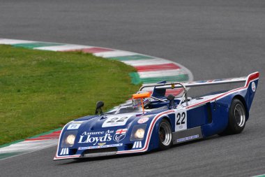 Scarperia, 2 Nisan 2023: # 22 Chevron B31 yıl 1975 Mugello Classic 2023 tarihinde İtalya 'daki Mugello Pisti' nde görev yaptı..