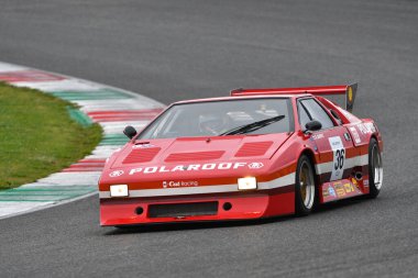 Scarperia, 2 Nisan 2023: Lotus Esprit S1 yıl 1979 Mugello Classic 2023 yılında İtalya 'daki Mugello Pisti' nde görev yaptı..