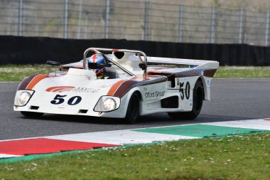 Scarperia, 2 Nisan 2023: Lola T286 yıl 1976 Mugello Classic 2023 'te İtalya Mugello Pisti' nde.