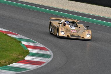 Scarperia, 2 Nisan 2023: TOJ SC304 1976 Mugello Classic 2023 'te İtalya Mugello Pisti' nde.