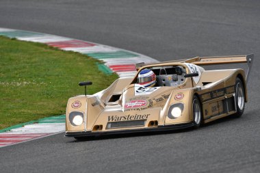 Scarperia, 2 Nisan 2023: TOJ SC304 1976 Mugello Classic 2023 'te İtalya Mugello Pisti' nde.