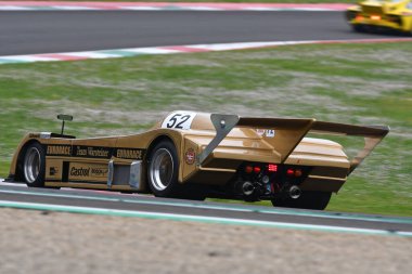 Scarperia, 2 Nisan 2023: TOJ SC304 1976 Mugello Classic 2023 'te İtalya Mugello Pisti' nde.