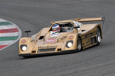 Scarperia, 2 Nisan 2023: TOJ SC304 1976 Mugello Classic 2023 'te İtalya Mugello Pisti' nde.