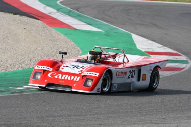 Scarperia, 2 Nisan 2023: # 22 Chevron B21 yıl 1972 Mugello Classic 2023 'te İtalya Mugello Pisti' nde.