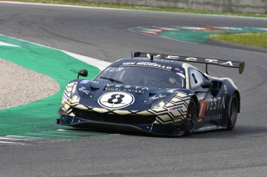 Scarperia, 23 Mart 2023: Kessel Yarış Takımı 'ndan Ferrari 488 GT3 Frezza-Fumanelli-Cutrera tarafından İtalya Mugello Pisti' nde 12: 00 Hankook Yarışı sırasında kullanıldı.