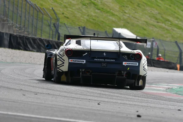 Scarperia, 23 Mart 2023: Kessel Yarış Takımı 'ndan Ferrari 488 GT3 Frezza-Fumanelli-Cutrera tarafından İtalya Mugello Pisti' nde 12: 00 Hankook Yarışı sırasında kullanıldı.