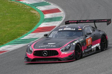 Scarperia, 23 Mart 2023: HOFOR-RACING Ekibi 'nden Mercedes-AMG GT3 Michael Kroll-Chantal Prinz-Alexander Prinz-Carsten Tilke İtalya' daki Mugello Pisti 'nde 12: 00 Hankook Yarışı sırasında görev başında.