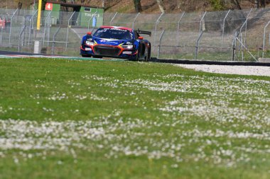 Scarperia, 23 Mart 2023: Audi R8 LMS GT3 HAAS takımının EVO II 'si, İtalya' daki Mugello Pisti 'nde yapılan 12: 00 Hankook Yarışı sırasında Detry-Vervisch tarafından kullanıldı..