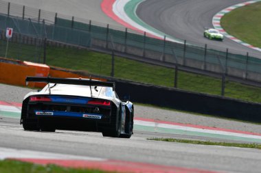 Scarperia, 23 Mart 2023: Saintloc Junior Takımı 'ndan Audi R8 LMS GT3 EVO II İtalya' daki Mugello Pisti 'nde Piç-Evrard tarafından sürülen 12..