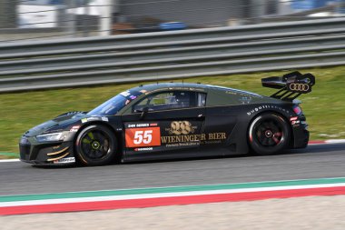 Scarperia, 23 Mart 2023: Audi R8 LMS GT3, İtalya Mugello Pisti 'nde Wieninger-Mller-Mies tarafından sürülen Land Motorsport takımı..