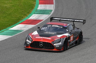 Scarperia, 23 Mart 2023: AKKODIS ASP Ekibi 'nden Mercedes-AMG GT3 Ricci-Beaubelique-Policand tarafından İtalya' daki Mugello Pisti 'nde 12h Hankook Yarışı sırasında kullanıldı.