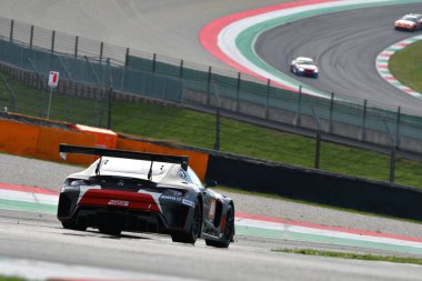 Scarperia, 23 Mart 2023: AKKODIS ASP Ekibi 'nden Mercedes-AMG GT3 Ricci-Beaubelique-Policand tarafından İtalya' daki Mugello Pisti 'nde 12h Hankook Yarışı sırasında kullanıldı.