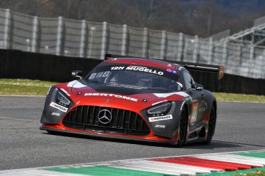 Scarperia, 23 Mart 2023: AKKODIS ASP Ekibi 'nden Mercedes-AMG GT3 Ricci-Beaubelique-Policand tarafından İtalya' daki Mugello Pisti 'nde 12h Hankook Yarışı sırasında kullanıldı.