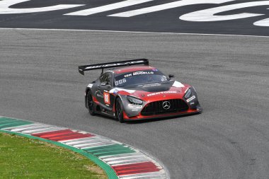 Scarperia, 23 Mart 2023: AKKODIS ASP Ekibi 'nden Mercedes-AMG GT3 Ricci-Beaubelique-Policand tarafından İtalya' daki Mugello Pisti 'nde 12h Hankook Yarışı sırasında kullanıldı.