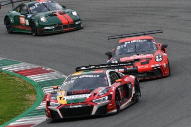 Scarperia, 23 Mart 2023: Jablonskis-Navickas-Gelnas-Brazaitis tarafından sürülen Juta Racing Takımı 'ndan Audi R8 GT3 EVO I İtalya' daki Mugello Pisti 'nde 12h Hankook Yarışı sırasında görev başındaydı..