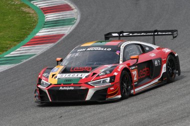 Scarperia, 23 Mart 2023: Jablonskis-Navickas-Gelnas-Brazaitis tarafından sürülen Juta Racing Takımı 'ndan Audi R8 GT3 EVO I İtalya' daki Mugello Pisti 'nde 12h Hankook Yarışı sırasında görev başındaydı..