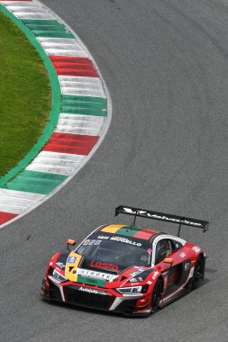 Scarperia, 23 Mart 2023: Jablonskis-Navickas-Gelnas-Brazaitis tarafından sürülen Juta Racing Takımı 'ndan Audi R8 GT3 EVO I İtalya' daki Mugello Pisti 'nde 12h Hankook Yarışı sırasında görev başındaydı..