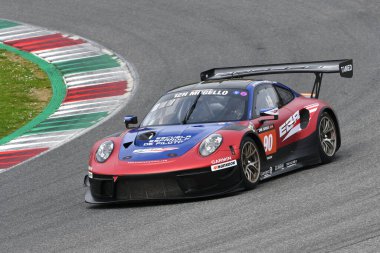 Scarperia, 23 Mart 2023: Porsche 911 GT3 R 991 II E2P Yarışı Pablo Burguera-Antonio Sainero-Javier Morcillo tarafından sürülüyor..