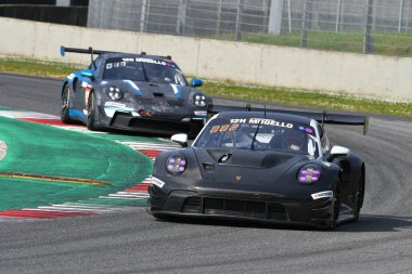 Scarperia, 23 Mart 2023: Porsche 911 GT3 R 991 II Herberth Motorsport takımı Ralf Bohn-Daniel Allemann-Robert Renauer-Alfred Renauer tarafından sürülüyor.