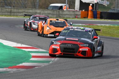 Scarperia, 23 Mart 2023: AIKOA takımının Audi RS3 DSG TCR 'si İtalya' daki Mugello Pisti 'nde 12: 00 Hankook Yarışı sırasında yarış halindedir..