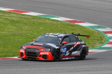 Scarperia, 23 Mart 2023: AIKOA takımının Audi RS3 DSG TCR 'si İtalya' daki Mugello Pisti 'nde 12: 00 Hankook Yarışı sırasında yarış halindedir..