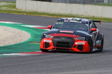 Scarperia, 23 Mart 2023: AIKOA takımının Audi RS3 DSG TCR 'si İtalya' daki Mugello Pisti 'nde 12: 00 Hankook Yarışı sırasında yarış halindedir..