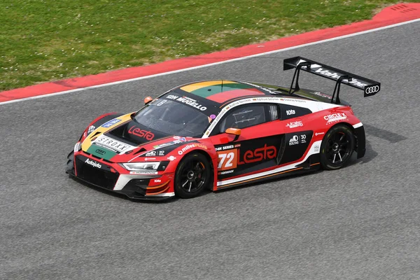 Scarperia, 23 Mart 2023: Audi R8 GT3 EVO II Juta Racing takımı tarafından sürülen Sokolovskiy-Gulbinas-Geciauskas-Gelinis, İtalya 'daki Mugello Pisti' nde 12h Hankook Yarışı sırasında görev başında.