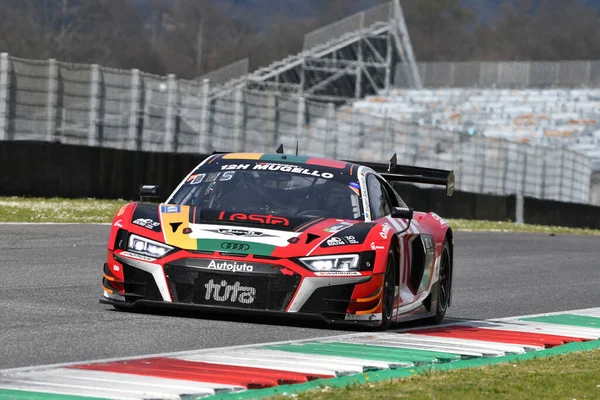 Scarperia, 23 Mart 2023: Jablonskis-Navickas-Gelnas-Brazaitis tarafından sürülen Juta Racing Takımı 'ndan Audi R8 GT3 EVO I İtalya' daki Mugello Pisti 'nde 12h Hankook Yarışı sırasında görev başındaydı..