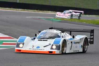 Scarperia, 2 Nisan 2023: Porsche 962 C yılı 1991 Mugello Classic 2023 'te İtalya' daki Mugello Pisti 'nde.