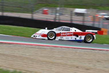 Scarperia, 2 Nisan 2023: Spice SE90C yıl 1990 Mugello Classic 2023 tarihinde İtalya 'daki Mugello Pisti' nde faaliyet gösterdi.