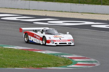 Scarperia, 2 Nisan 2023: Spice SE90C yıl 1990 Mugello Classic 2023 tarihinde İtalya 'daki Mugello Pisti' nde faaliyet gösterdi.