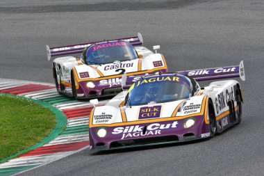 Scarperia, 2 Nisan 2023: Jaguar XJR-8 yıl 1987 'de Mugello Classic 2023' te İtalya 'daki Mugello Pisti' nde eylem halindeydi..
