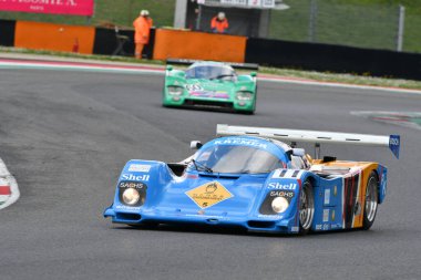 Scarperia, 2 Nisan 2023: Porsche 962 C yılı 1990 Mugello Classic 2023 yılında İtalya 'daki Mugello Pisti' nde.