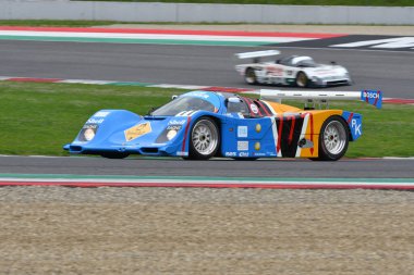 Scarperia, 2 Nisan 2023: Porsche 962 C yılı 1990 Mugello Classic 2023 yılında İtalya 'daki Mugello Pisti' nde.