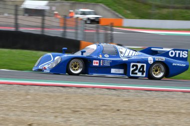 Scarperia, 2 Nisan 2023: Rondeau M382 eski Henri Pescarolo, Mugello Classic 2023 'te İtalya Mugello Pisti' nde görev yapıyordu..