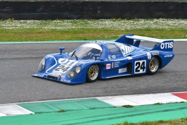 Scarperia, 2 Nisan 2023: Rondeau M382 eski Henri Pescarolo, Mugello Classic 2023 'te İtalya Mugello Pisti' nde görev yapıyordu..