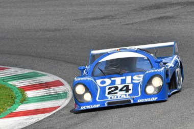 Scarperia, 2 Nisan 2023: Rondeau M382 eski Henri Pescarolo, Mugello Classic 2023 'te İtalya Mugello Pisti' nde görev yapıyordu..