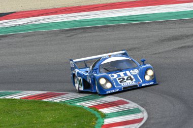 Scarperia, 2 Nisan 2023: Rondeau M382 eski Henri Pescarolo, Mugello Classic 2023 'te İtalya Mugello Pisti' nde görev yapıyordu..