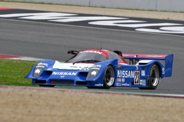 Scarperia, 2 Nisan 2023: Nissan NPT 90 yıl 1991 Mugello Classic 2023 'te İtalya Mugello Pisti' nde.