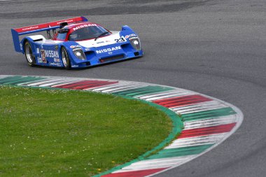 Scarperia, 2 Nisan 2023: Nissan NPT 90 yıl 1991 Mugello Classic 2023 'te İtalya Mugello Pisti' nde.