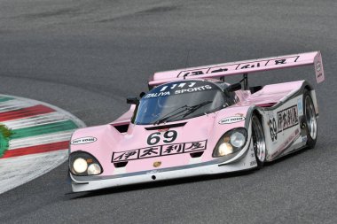 Scarperia, 2 Nisan 2023: Porsche 962 C yılı 1990 Mugello Classic 2023 yılında İtalya 'daki Mugello Pisti' nde.