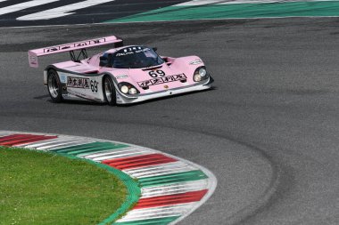 Scarperia, 2 Nisan 2023: Porsche 962 C yılı 1990 Mugello Classic 2023 yılında İtalya 'daki Mugello Pisti' nde.