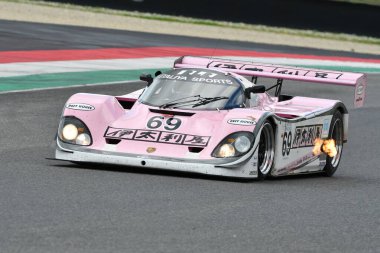 Scarperia, 2 Nisan 2023: Porsche 962 C yılı 1990 Mugello Classic 2023 yılında İtalya 'daki Mugello Pisti' nde.