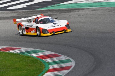 Scarperia, 2 Nisan 2023: Spice SE90C yıl 1990 Mugello Classic 2023 tarihinde İtalya 'daki Mugello Pisti' nde faaliyet gösterdi.