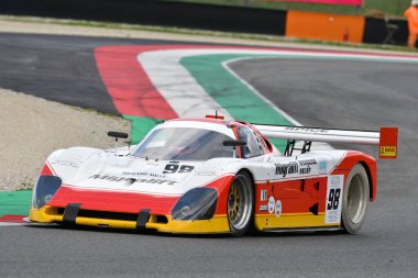 Scarperia, 2 Nisan 2023: Spice SE90C yıl 1990 Mugello Classic 2023 tarihinde İtalya 'daki Mugello Pisti' nde faaliyet gösterdi.