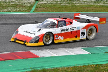 Scarperia, 2 Nisan 2023: Spice SE90C yıl 1990 Mugello Classic 2023 tarihinde İtalya 'daki Mugello Pisti' nde faaliyet gösterdi.