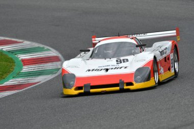 Scarperia, 2 Nisan 2023: Spice SE90C yıl 1990 Mugello Classic 2023 tarihinde İtalya 'daki Mugello Pisti' nde faaliyet gösterdi.